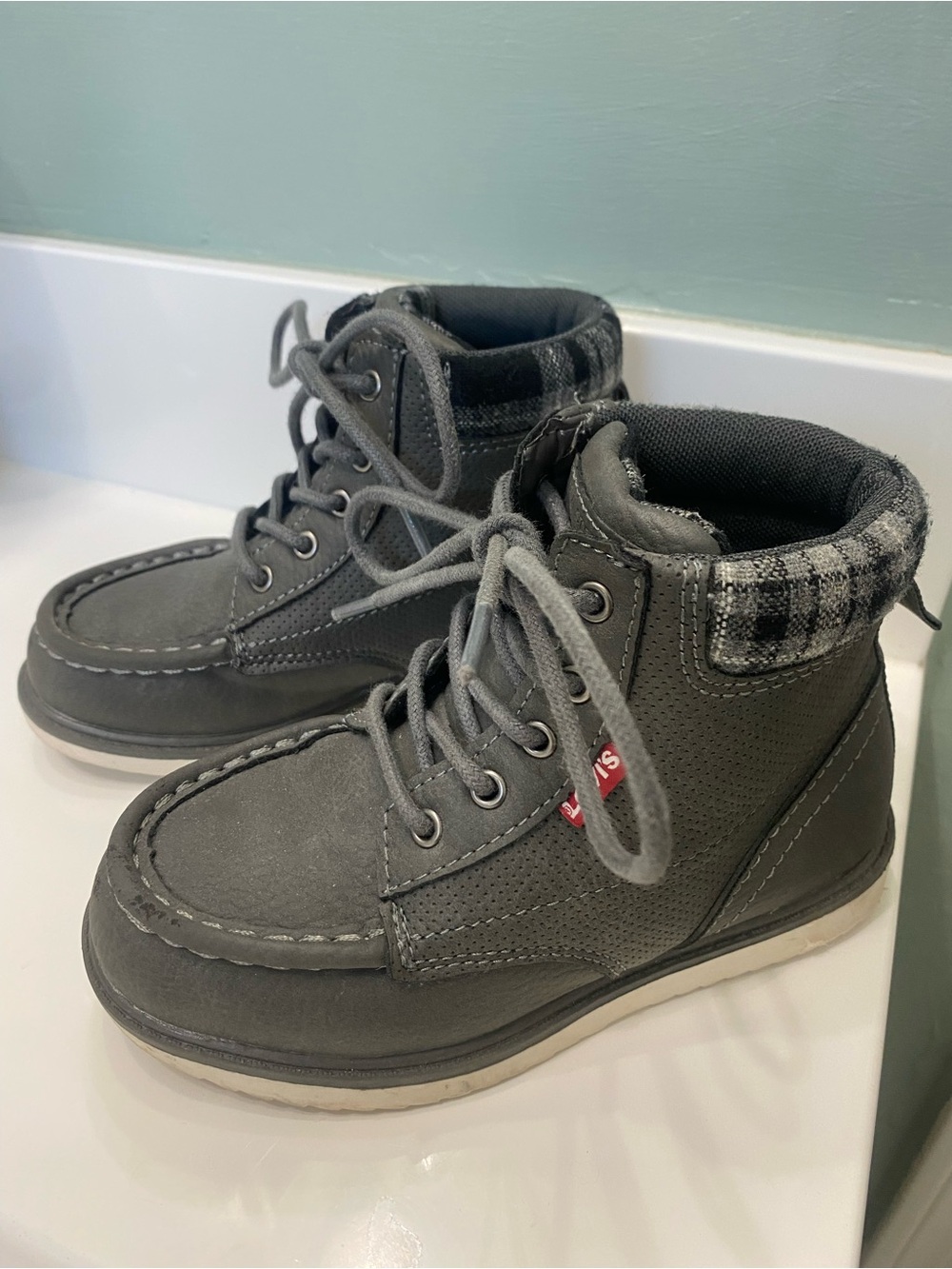 Boys Levi’s Grey Lace-Up Casual Boots size 11
